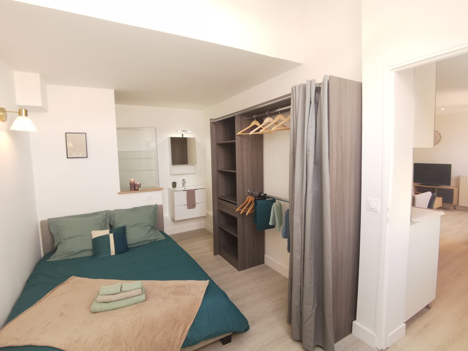 Chambre 6 — douche privative